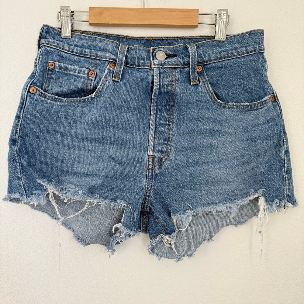 Levi's 501 Original High Rise Medium Wash Distressed Denim Shorts. Size 28
